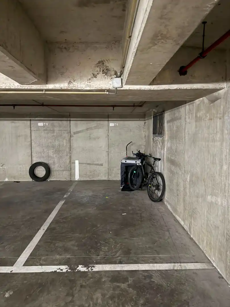 ONDERGRONDSE PARKEERPLAATS VLAKBIJ ZEEDIJK foto 2