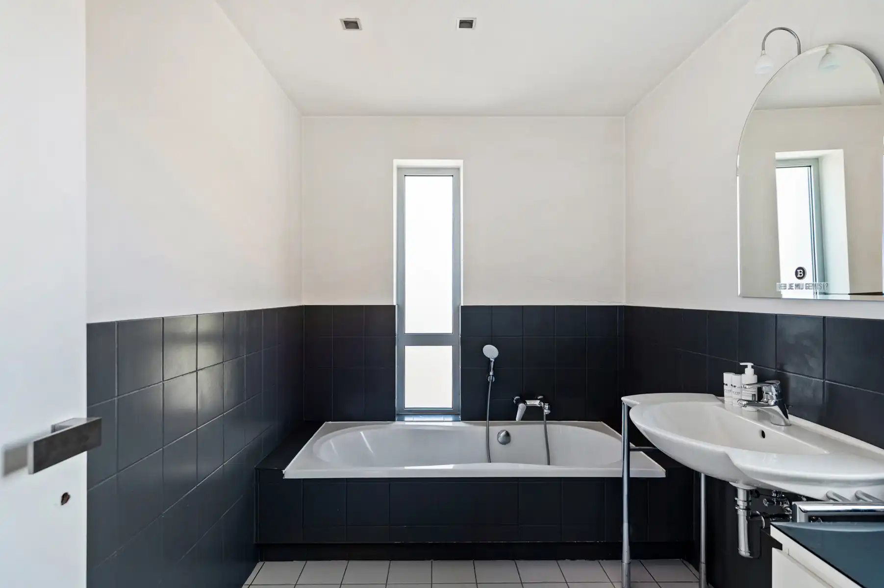 Exclusieve en lichtrijke villa met tuin op toplocatie foto 25