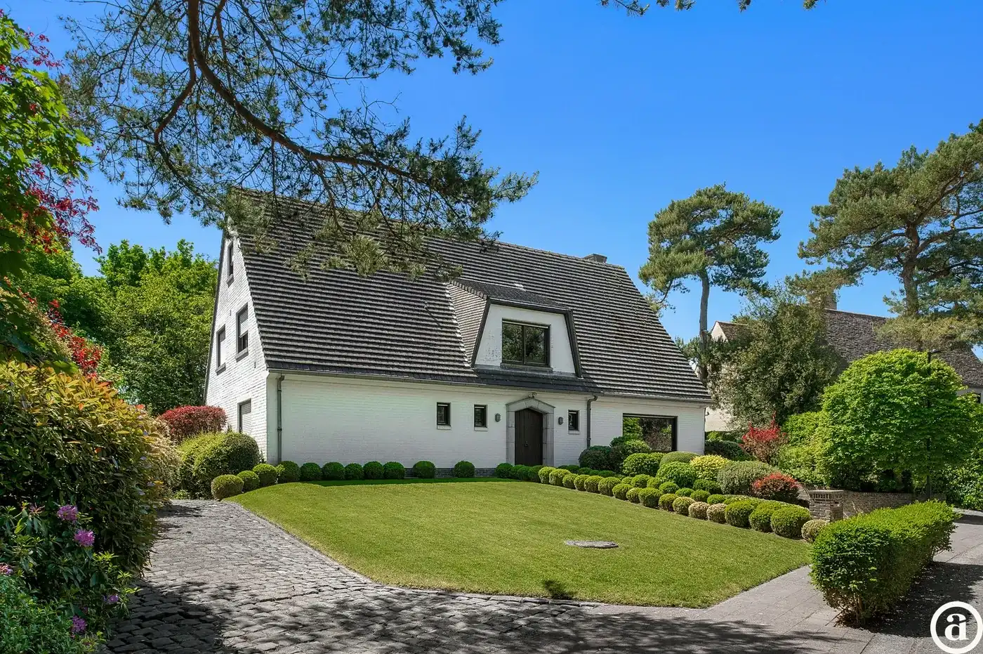 Hoofdfoto van de publicatie: Exclusieve villa in het Zoute, rustig gelegen nabij de Boslaan op 1.704 m2