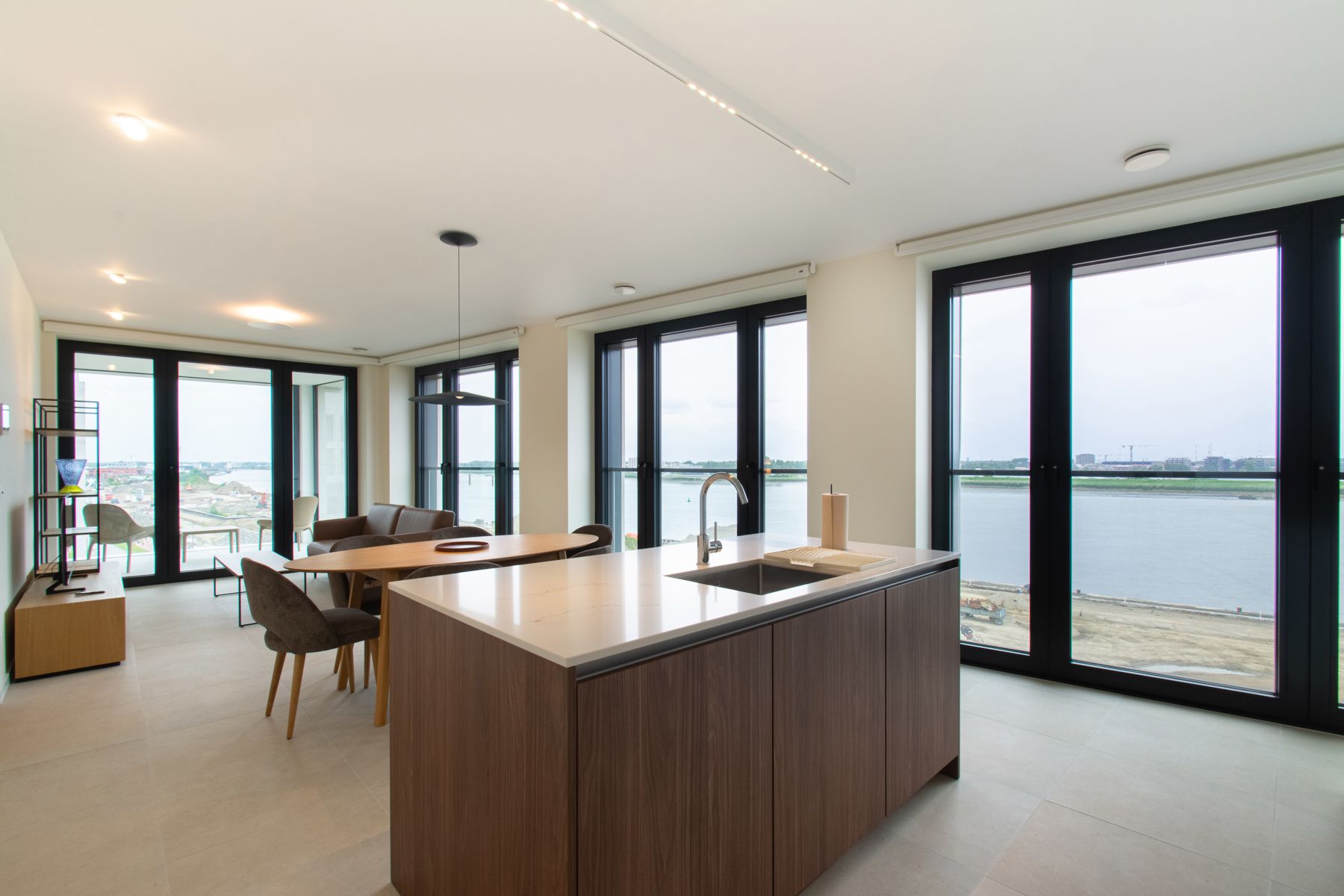 Gemeubeld 2-slaapkamerappartement met uitzicht op de Schelde foto 5