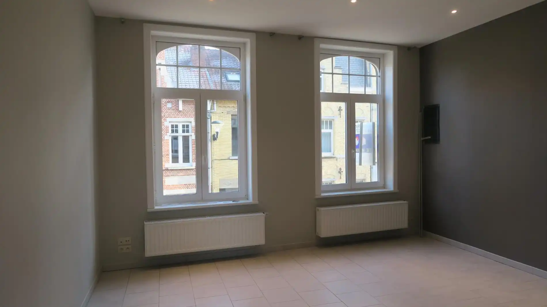 Centraal gelegen appartement met 2 slaapkamers foto 2
