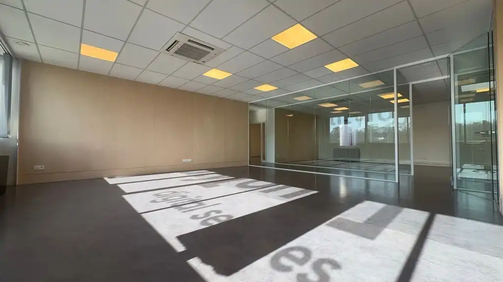 Ingedeelde kantoorruimte te huur met visibiliteit langs E17 in Gent foto 12