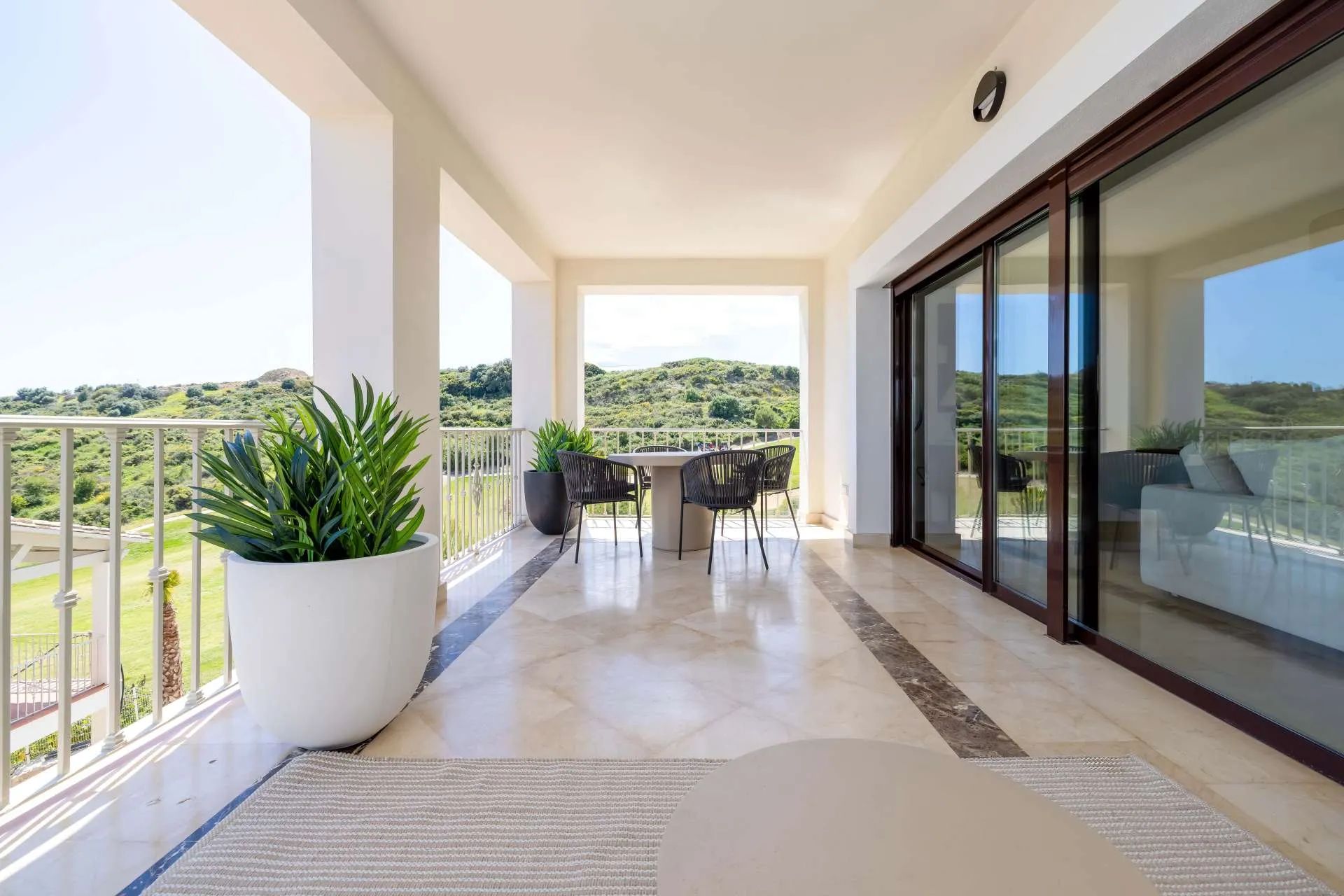 Wonen in een oase van licht, luxe en ligging – sleutelklaar aan de Costa del Sol foto 7