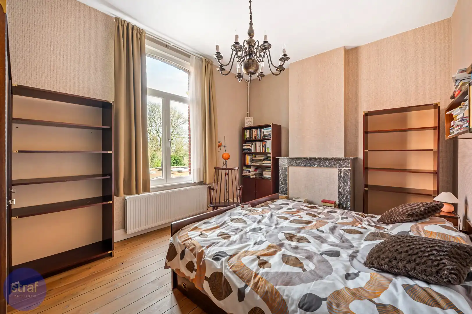 Karaktervolle woning met hoge plafonds en 2 garageboxen foto 16