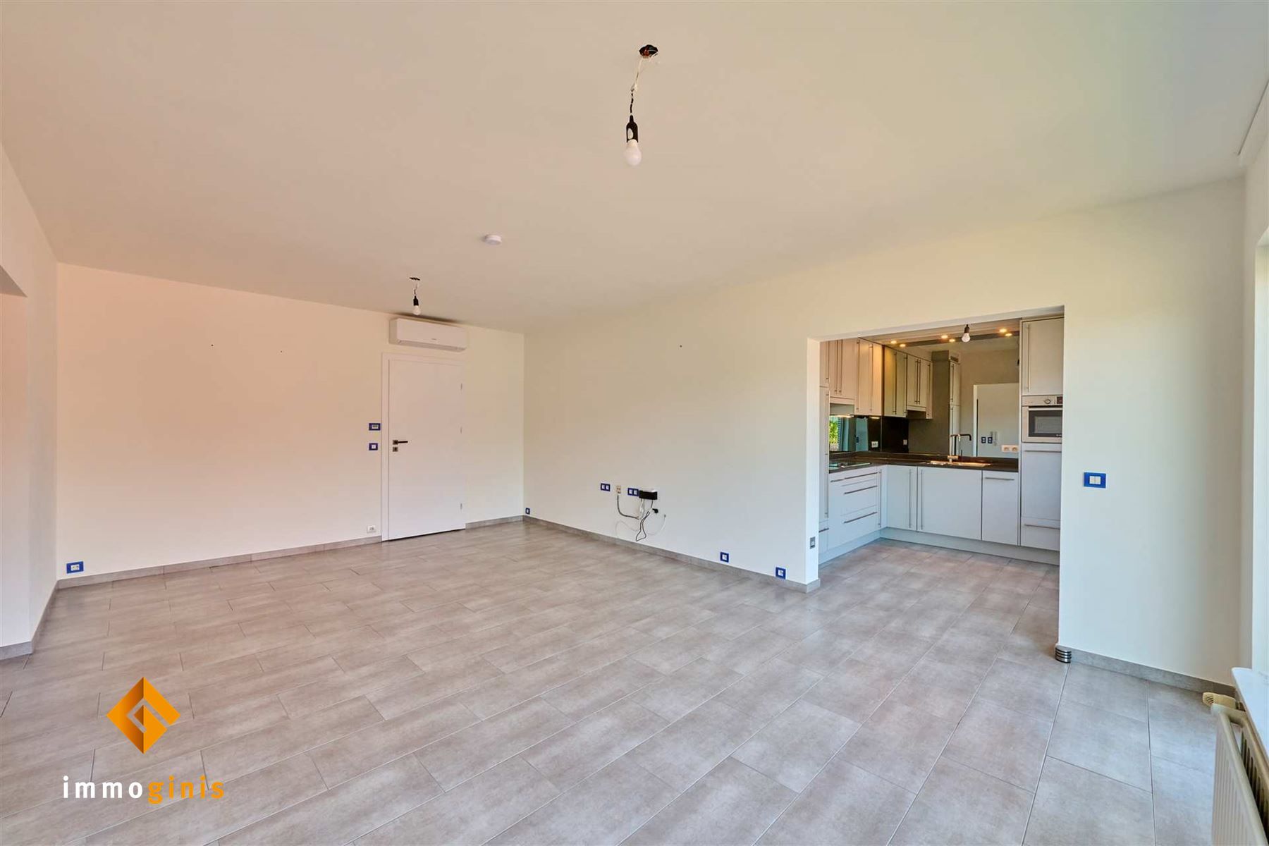 Ruim appartement met 2 tot 3 slpks in het centrum van Hamont!  Inclusief garage! foto 4