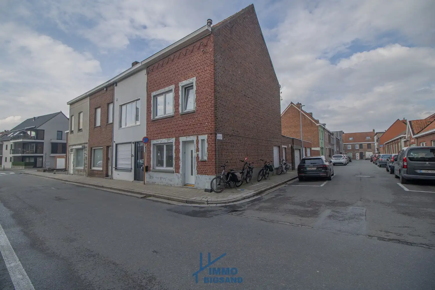 Volledig gerenoveerde woning met 4 slaapkamers te koop te Lauwe met garage foto 3