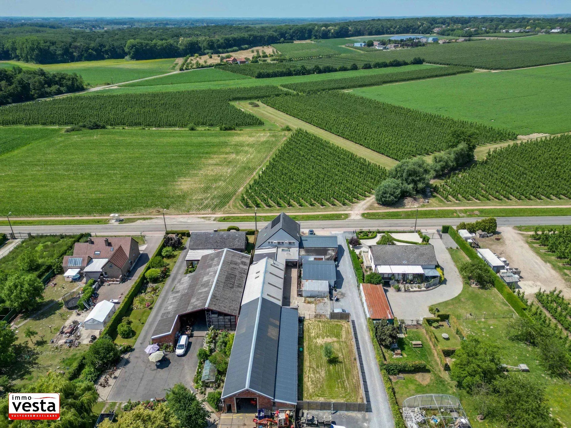 Ruime , landelijk gelegen woning met loods foto 32