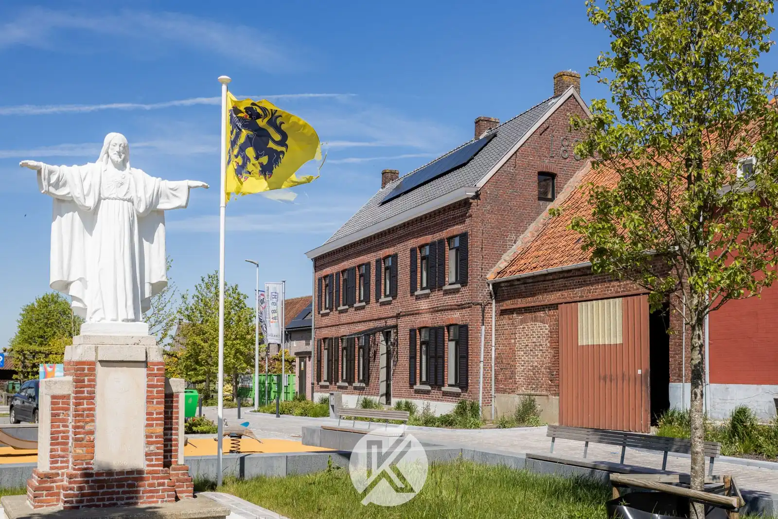 Ruime gerenoveerde karakterwoning foto 4