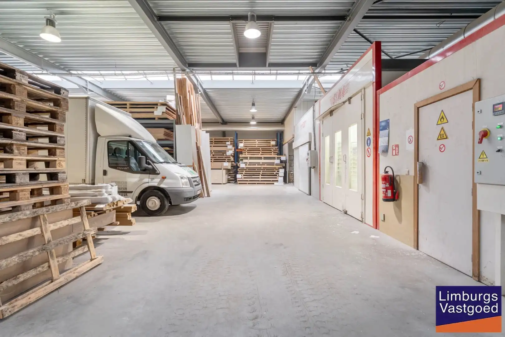 Industrieel gebouw,1.696m², met kantoren 120m² + appartement 120m², Genk-Zuid foto 10