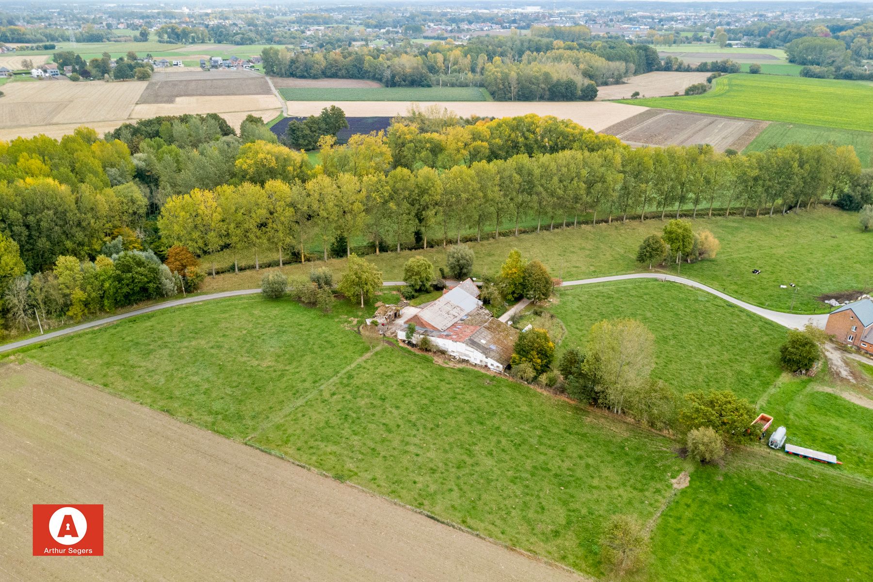 Uniek gelegen hoeve met bijgebouwen en weiland op 1,49 ha foto 21