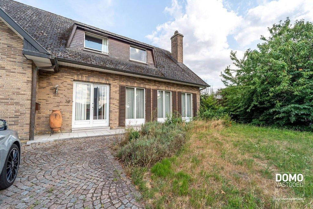 KARAKTERVOLLE, RUIME WONING MET 4 SLAAPKAMERS EN ZONNIGE TUIN TE STOKROOIE foto 2