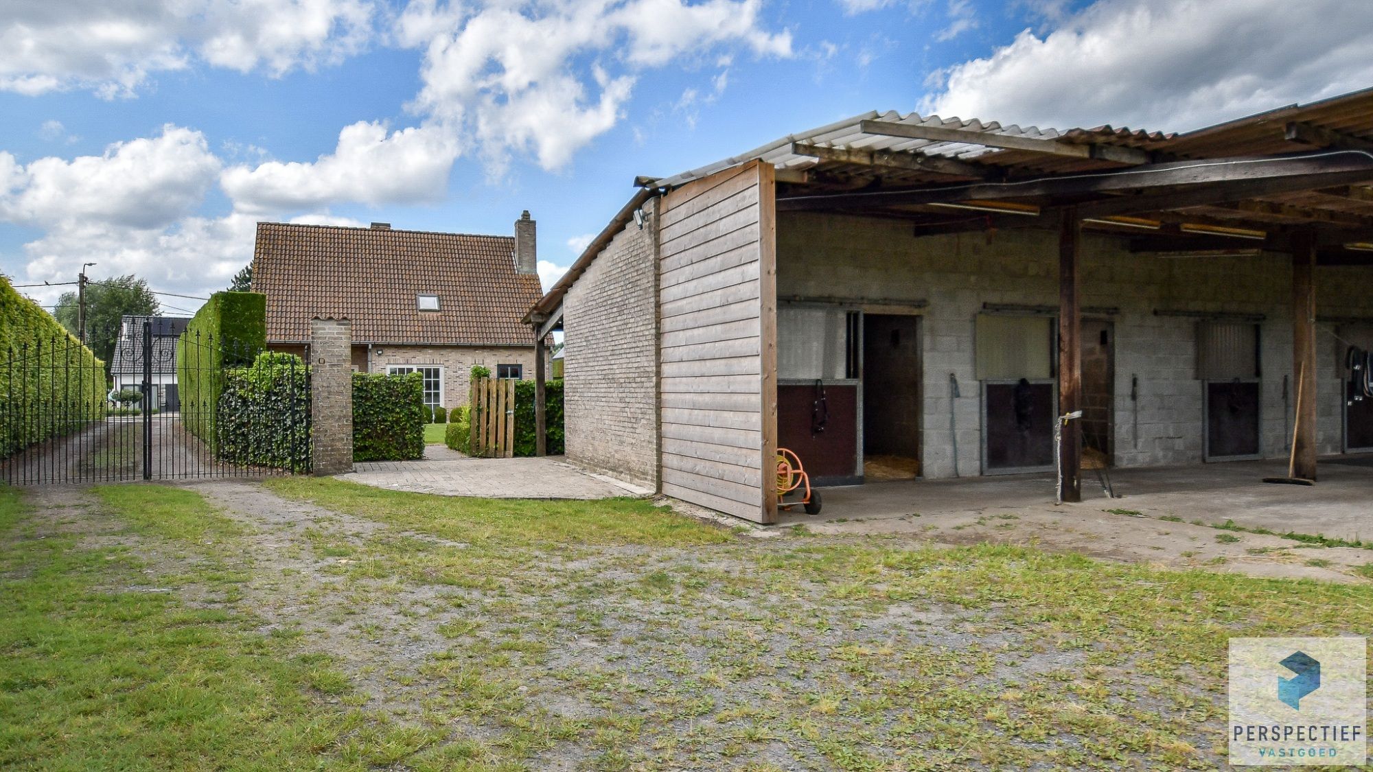 IDYLLISCH GELEGEN WONING met ACHTERLIGGENDE WEIDES en PAARDENFACILITEITEN foto 33