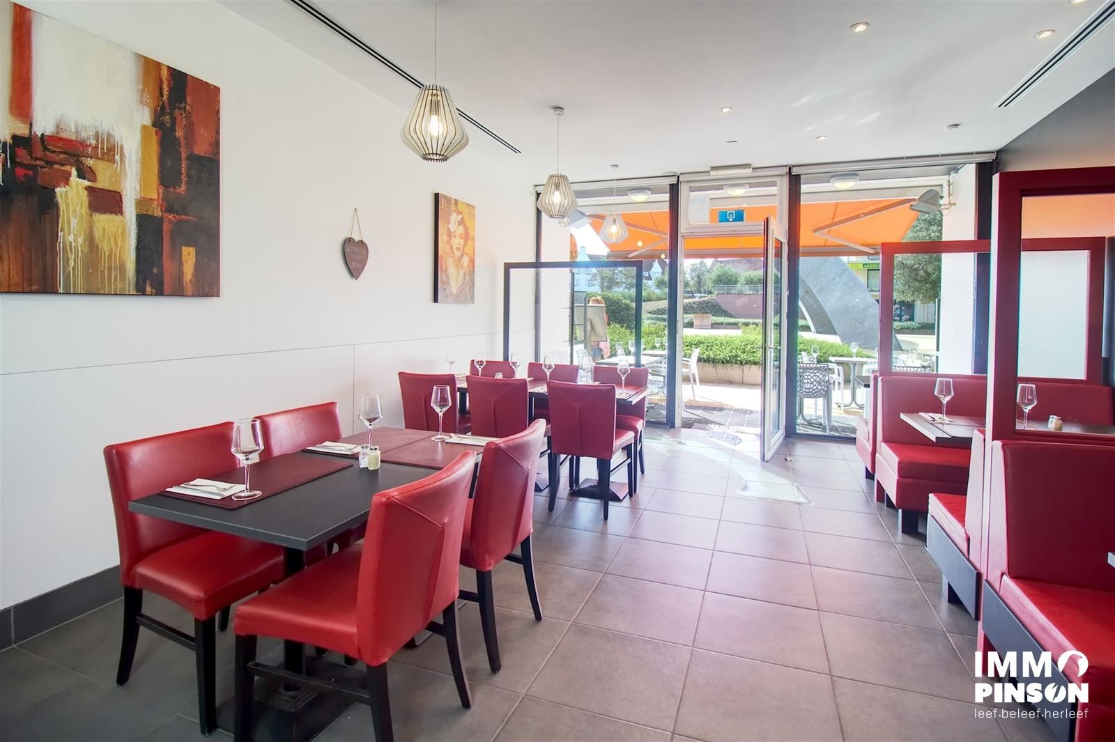 Goed uitgerust restaurant of handelspand foto 3