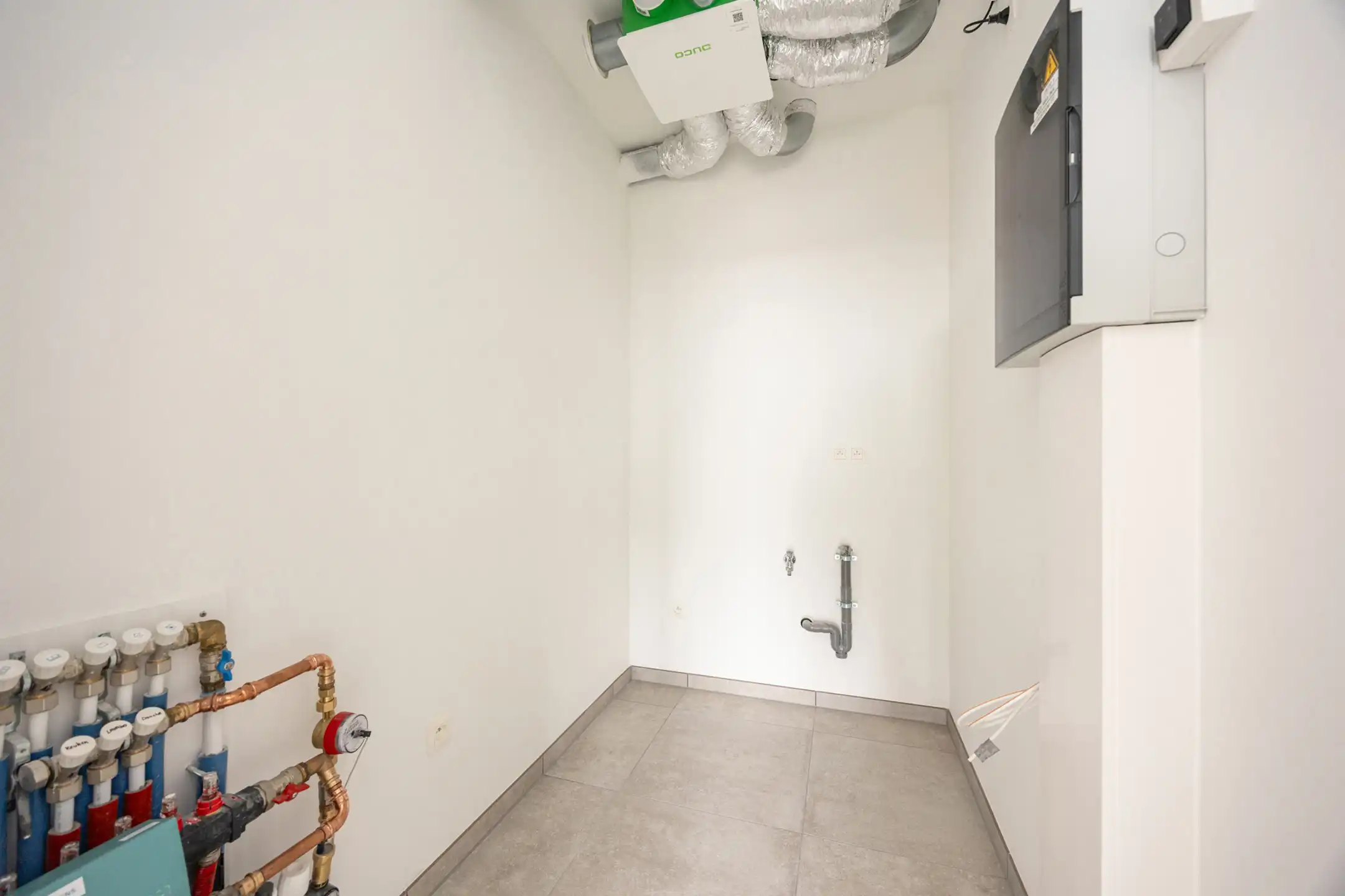 Nieuwbouw penthouse met 1 slaapkamer en terras foto 10