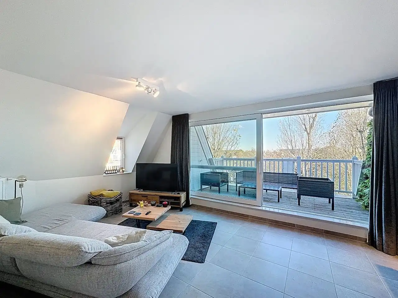 Lichtrijke penthouse met open zicht, degelijke afwerking & A-label foto {{pictureIndex}}