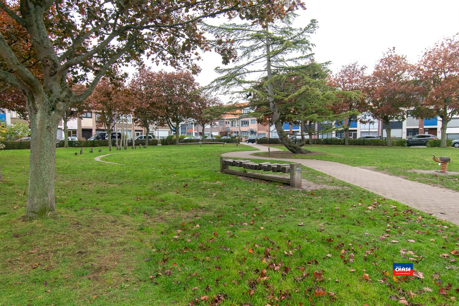 Instapklare gezinswoning met 3 tot 5 slaapkamers,tuin en garagebox foto 32