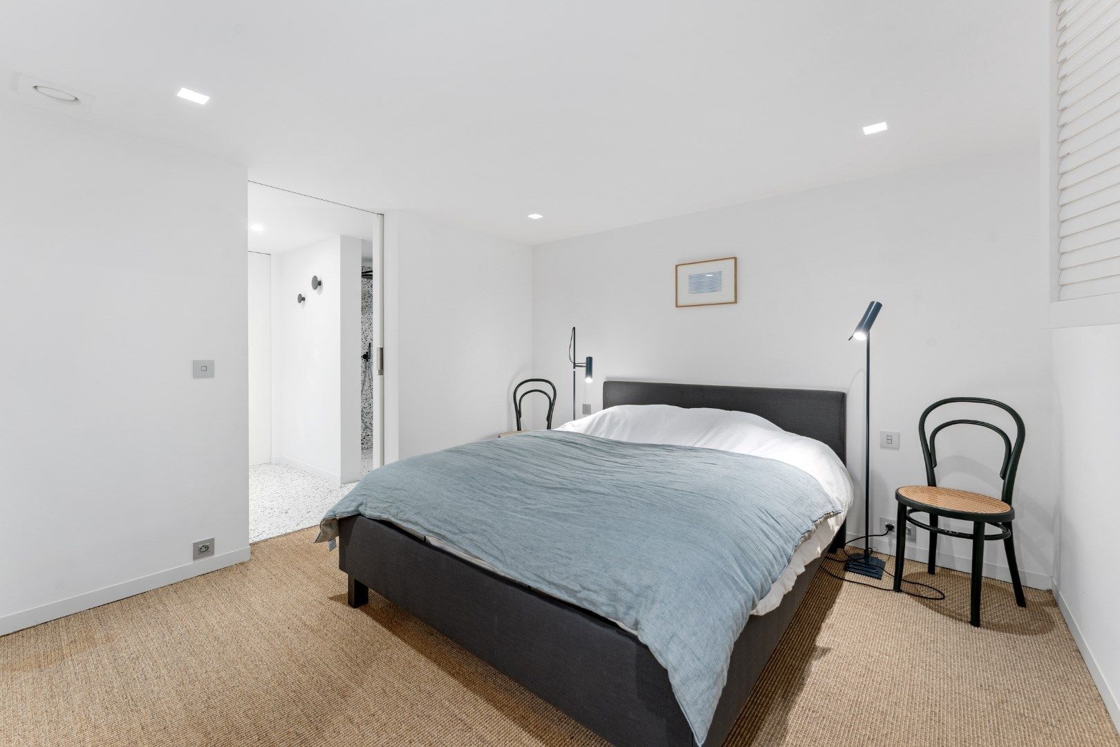 Prachtig gemeubeld appartement in een standingvolle residentie in hartje Zoute met 4 slk's!  foto 16
