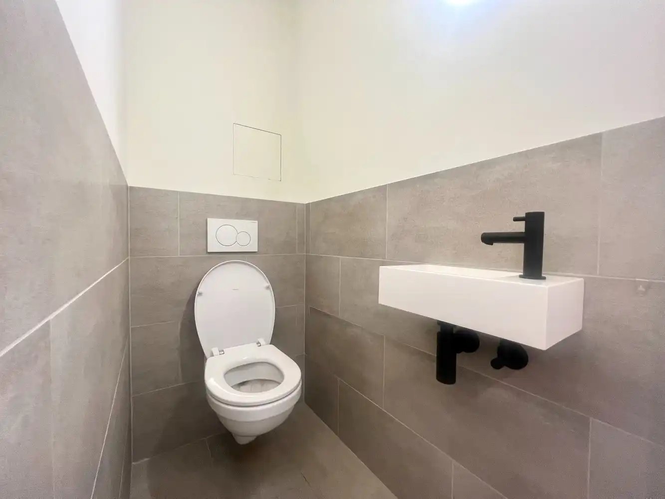 Gerenoveerd en ruim 2-slpk appartement te huur nabij het Stadspark! foto 11