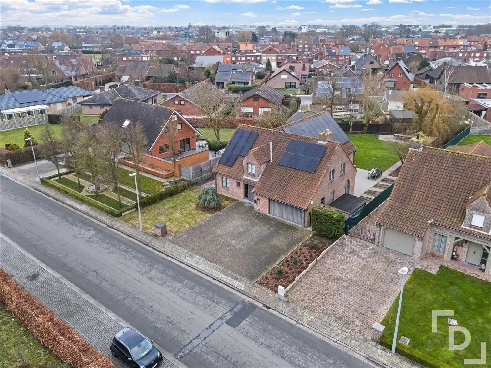 Ruime en energiezuinige villa te koop in Poperinge foto {{pictureIndex}}