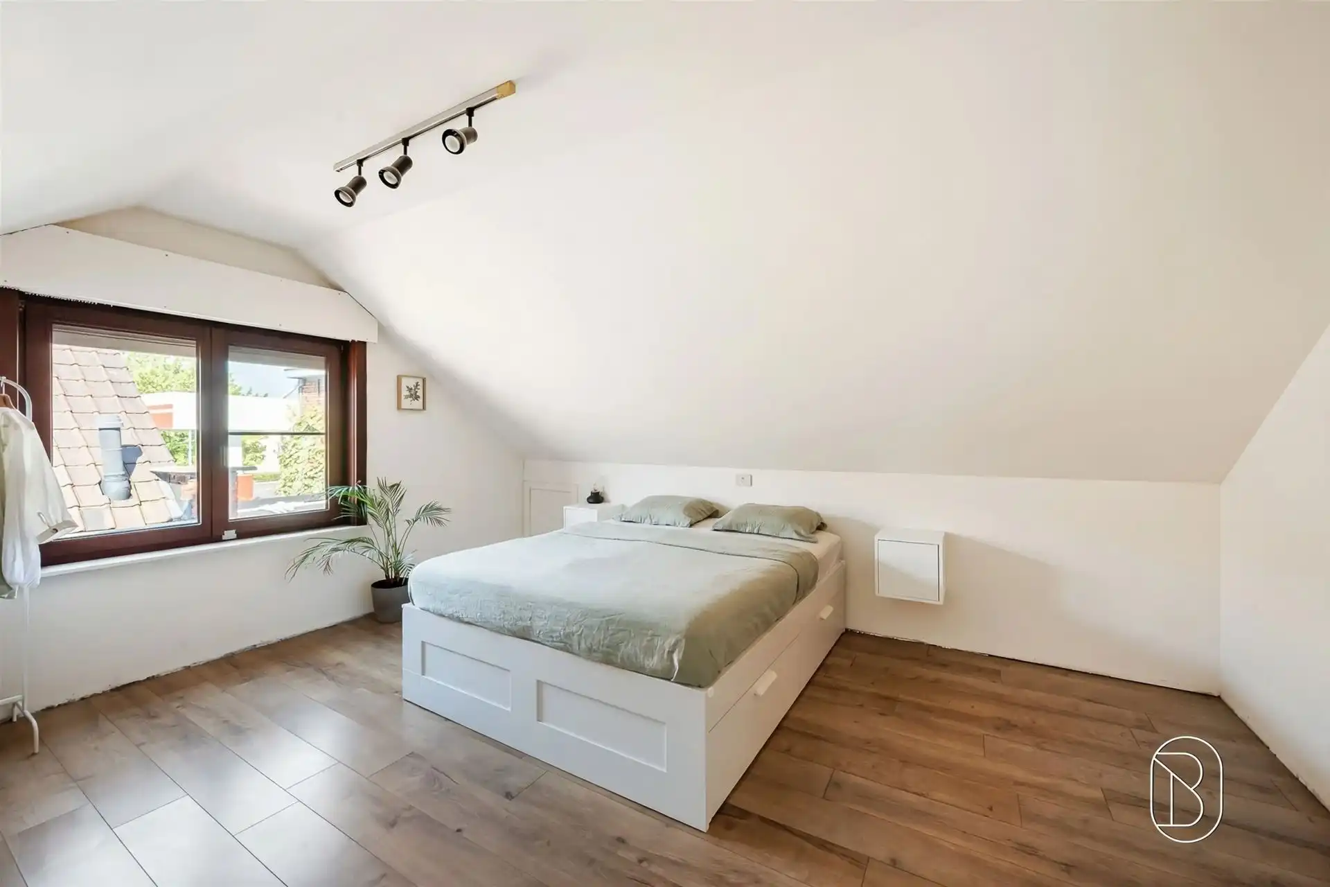 Instapklare woning met grote aangename tuin.  foto 9
