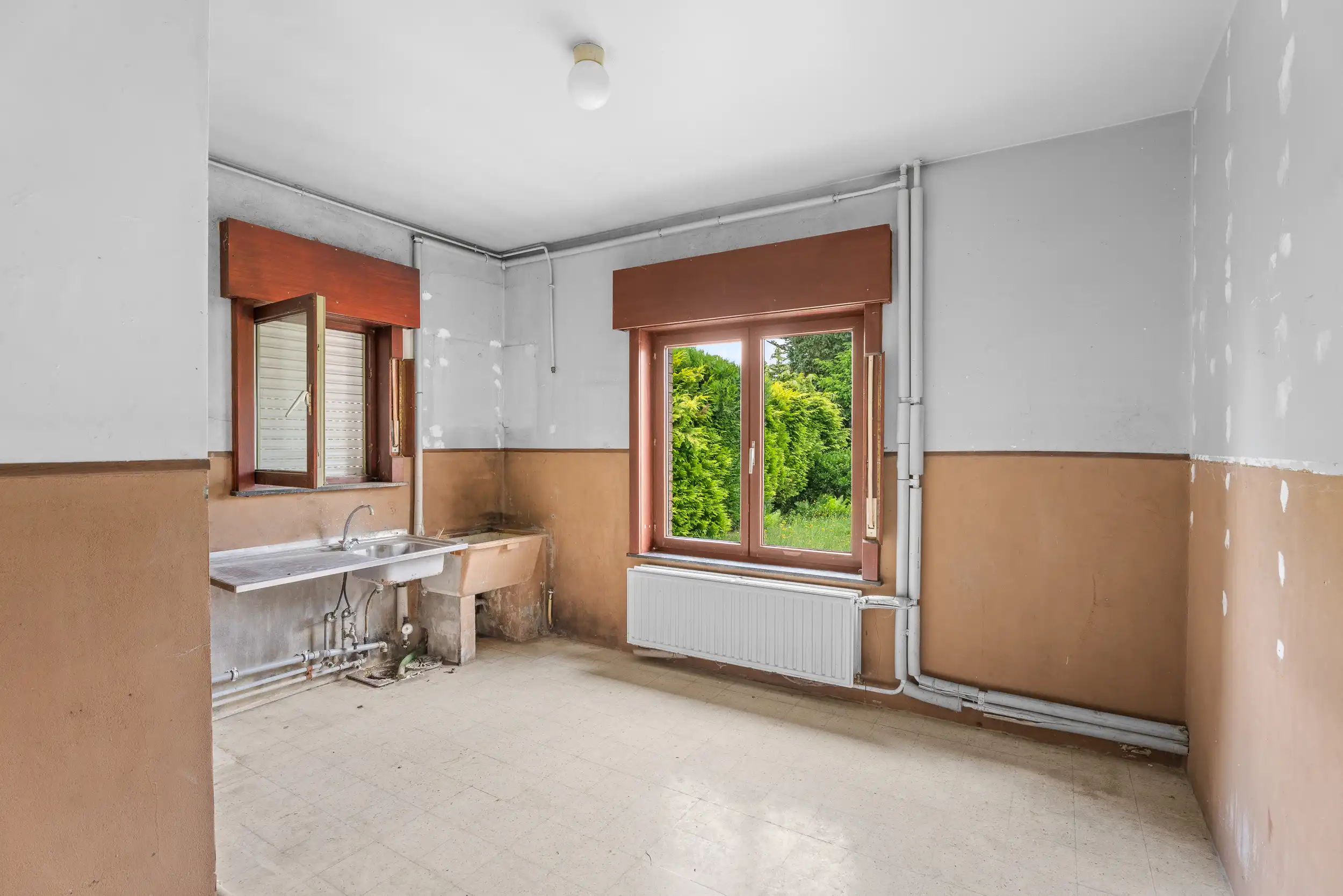 Alleenstaande bungalow met 4 kamers op toplocatie. foto 13