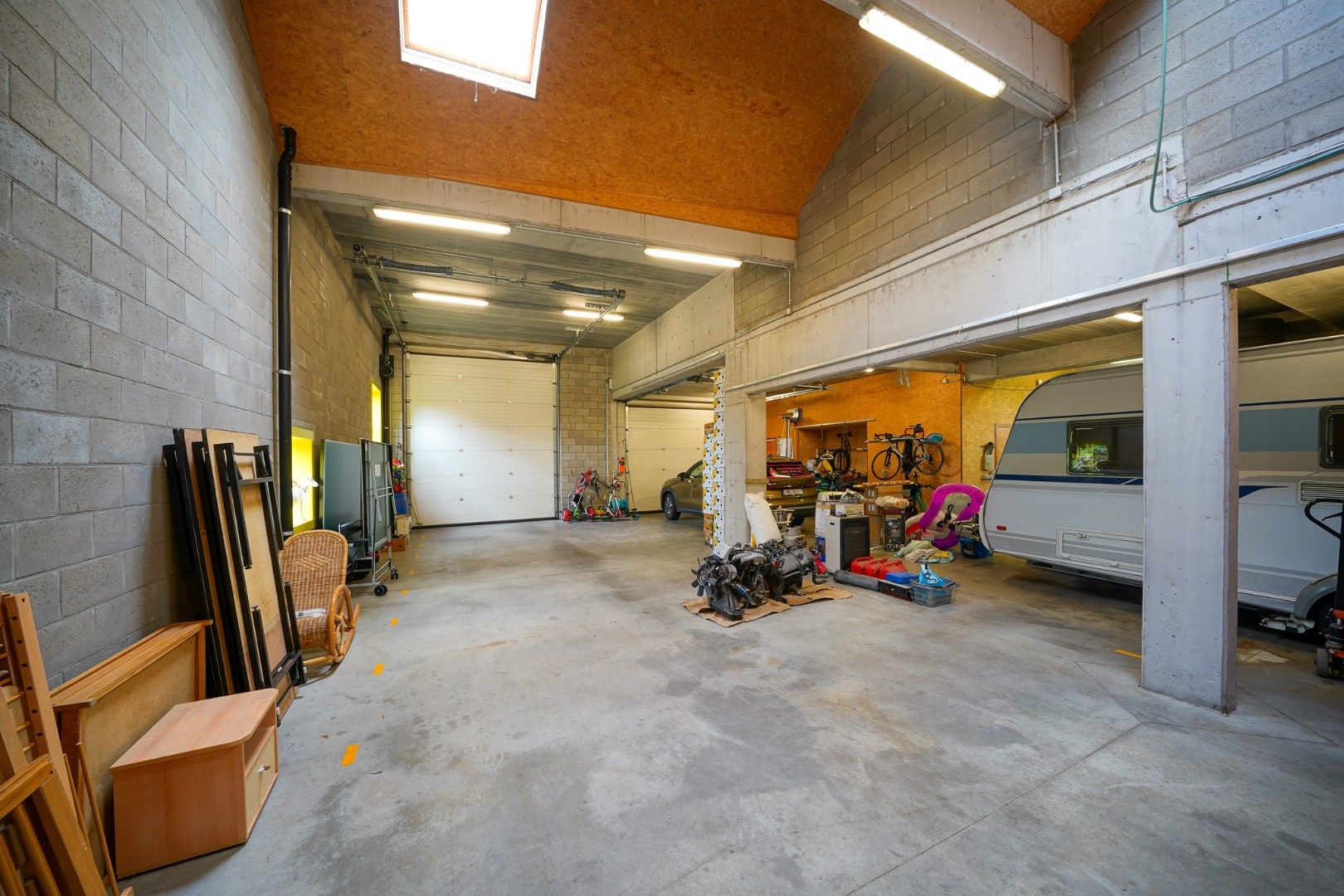 Unieke en recente woning met ruime loods in Oudenburg foto 4