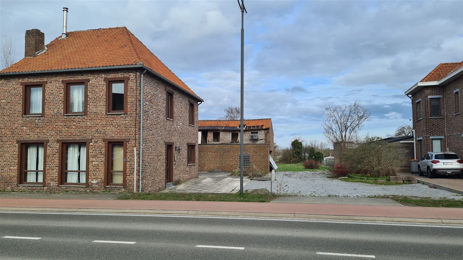 Te renoveren woning op centrale ligging foto 1