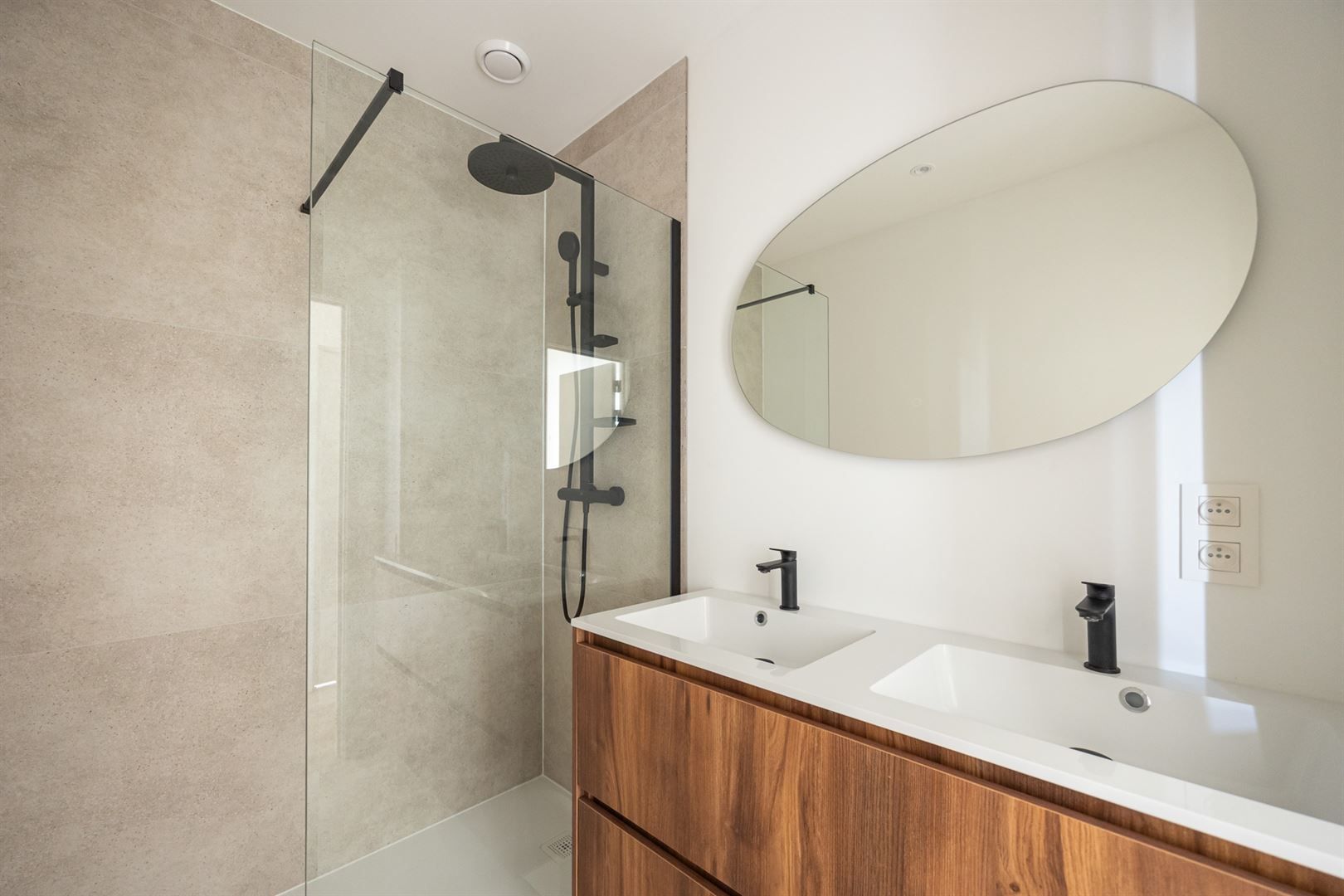 Gerenoveerd appartement met verzichten foto 13