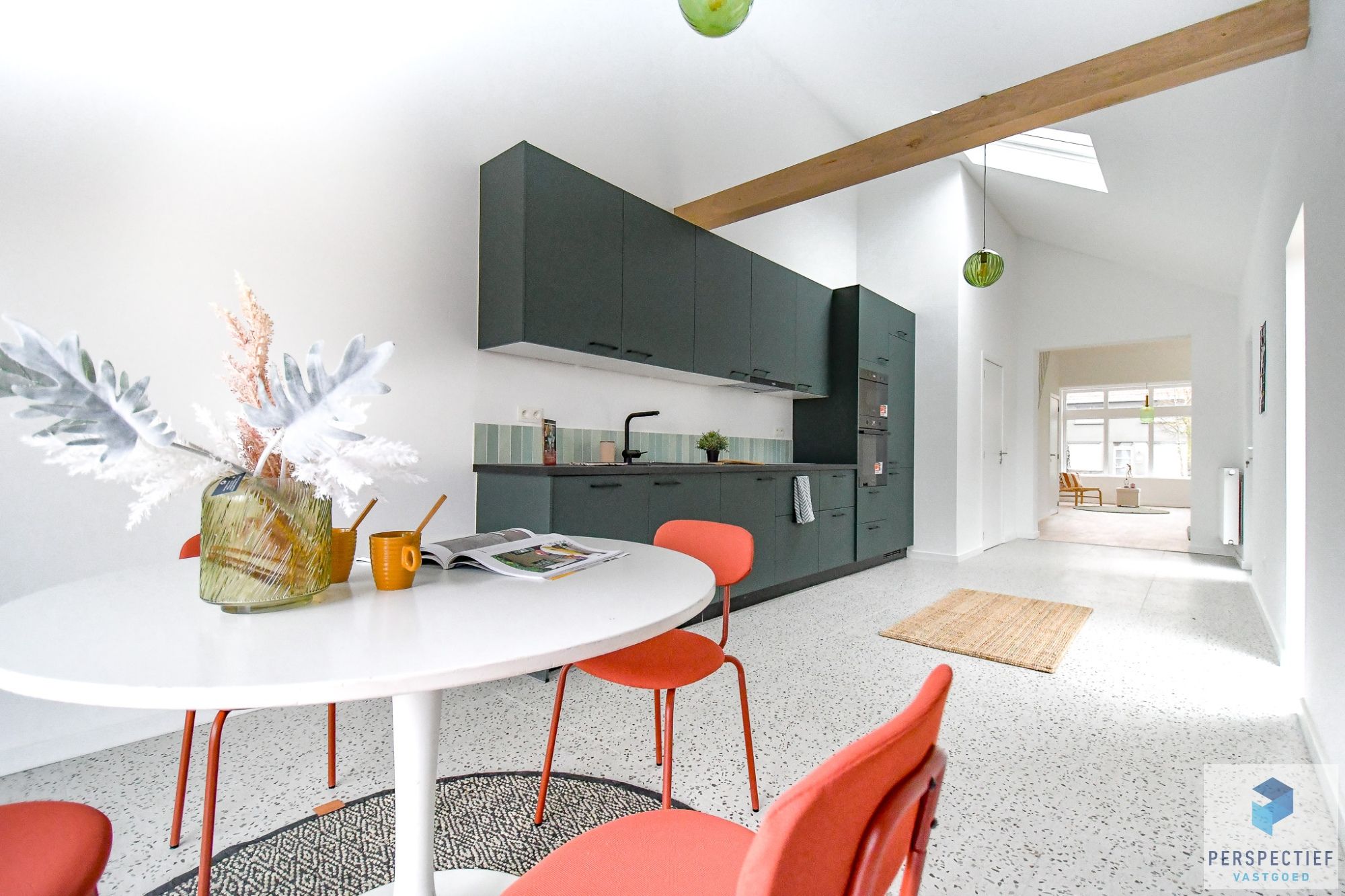 BEZOEKMOMENT ZATERDAG 20/12 VAN 9U TOT 10U30 | GERENOVEERDE, RUIME hedendaagse woning met GROTE tuin op TOPLOCATIE! foto 3