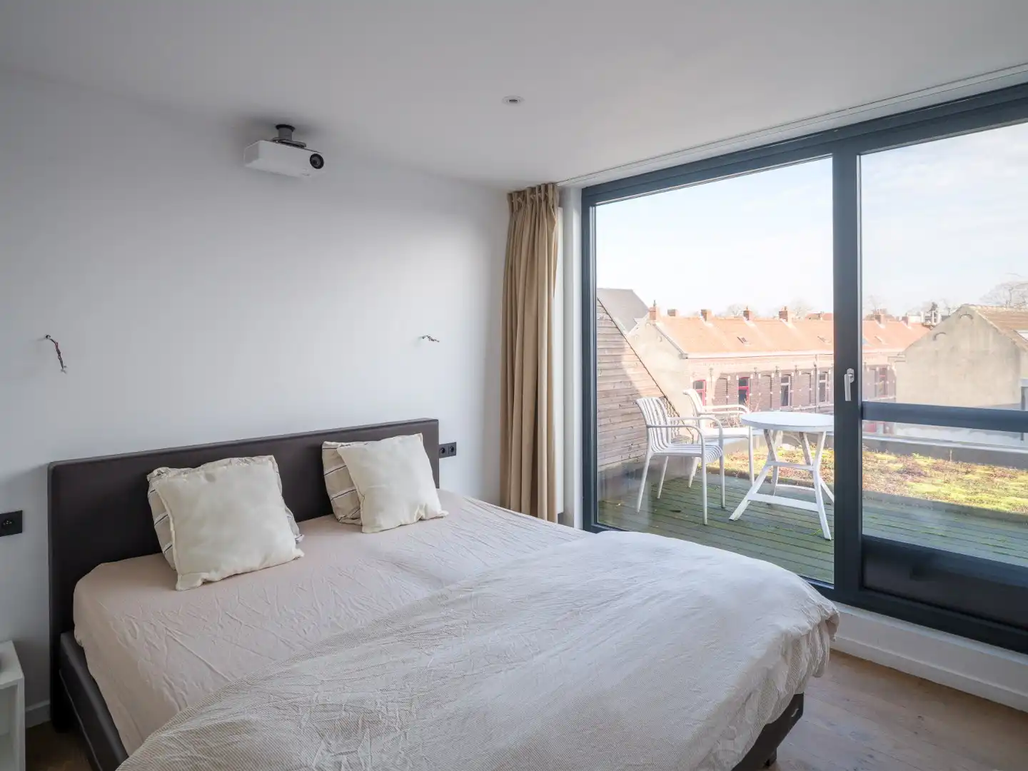 Opvallende luxerenovatie met 3 slaapkamers foto 16