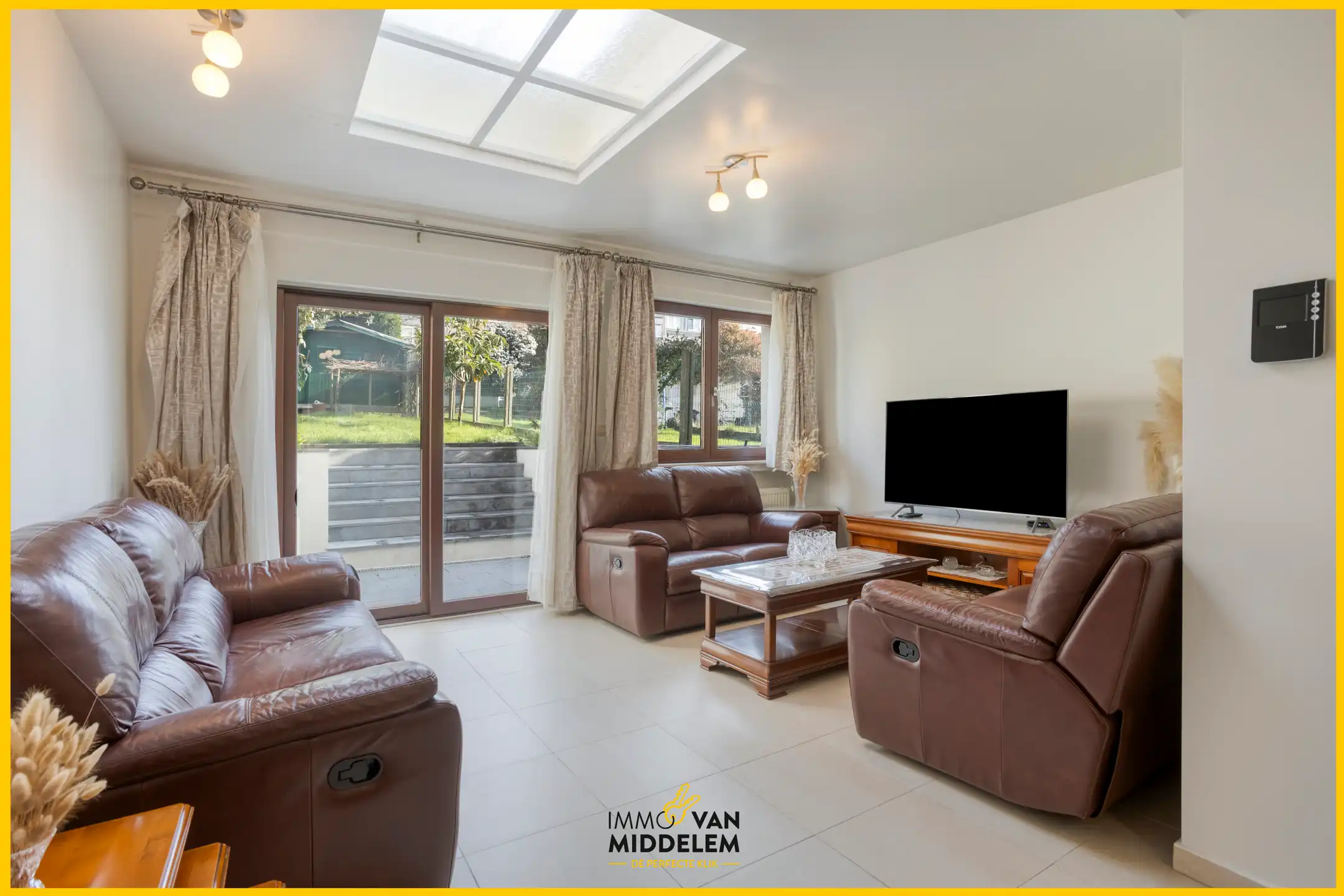 GERENOVEERDE BEL-ÉTAGE MET 3 SLAAPKAMERS EN TUIN foto 3