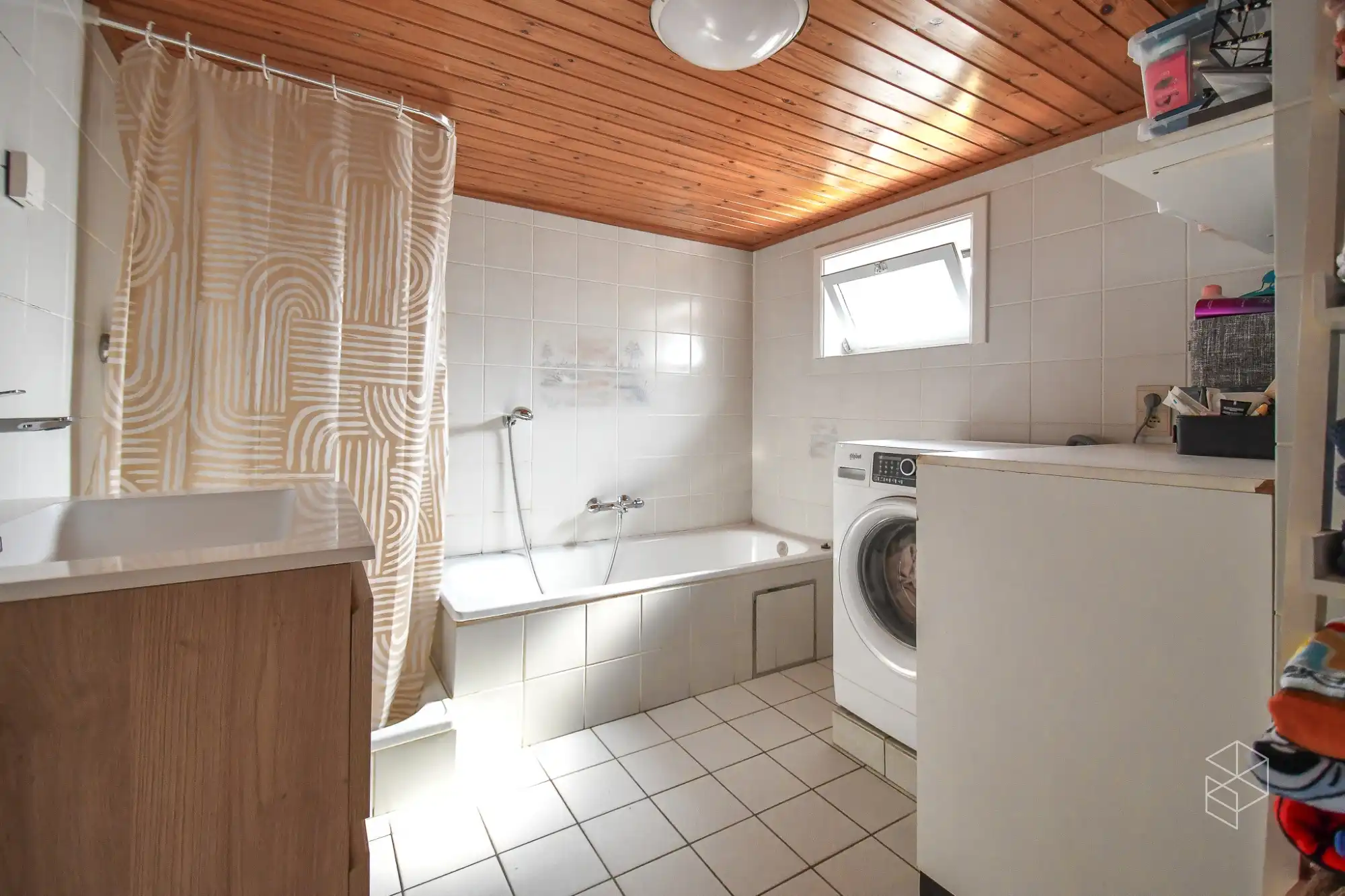 Ruime woning met 3 slaapkamers, inpandige garage en grote tuin foto 16