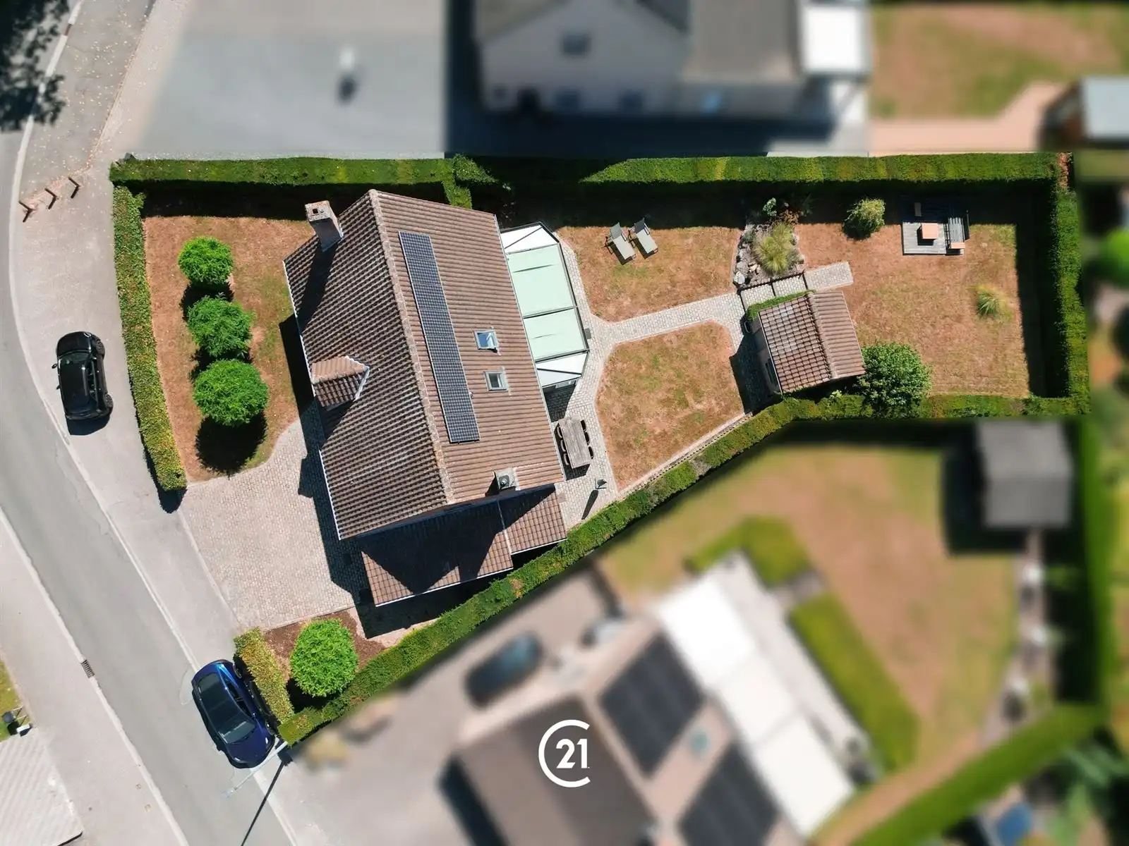 Gemeubelde en instapklare villa met tuin op toplocatie foto 2