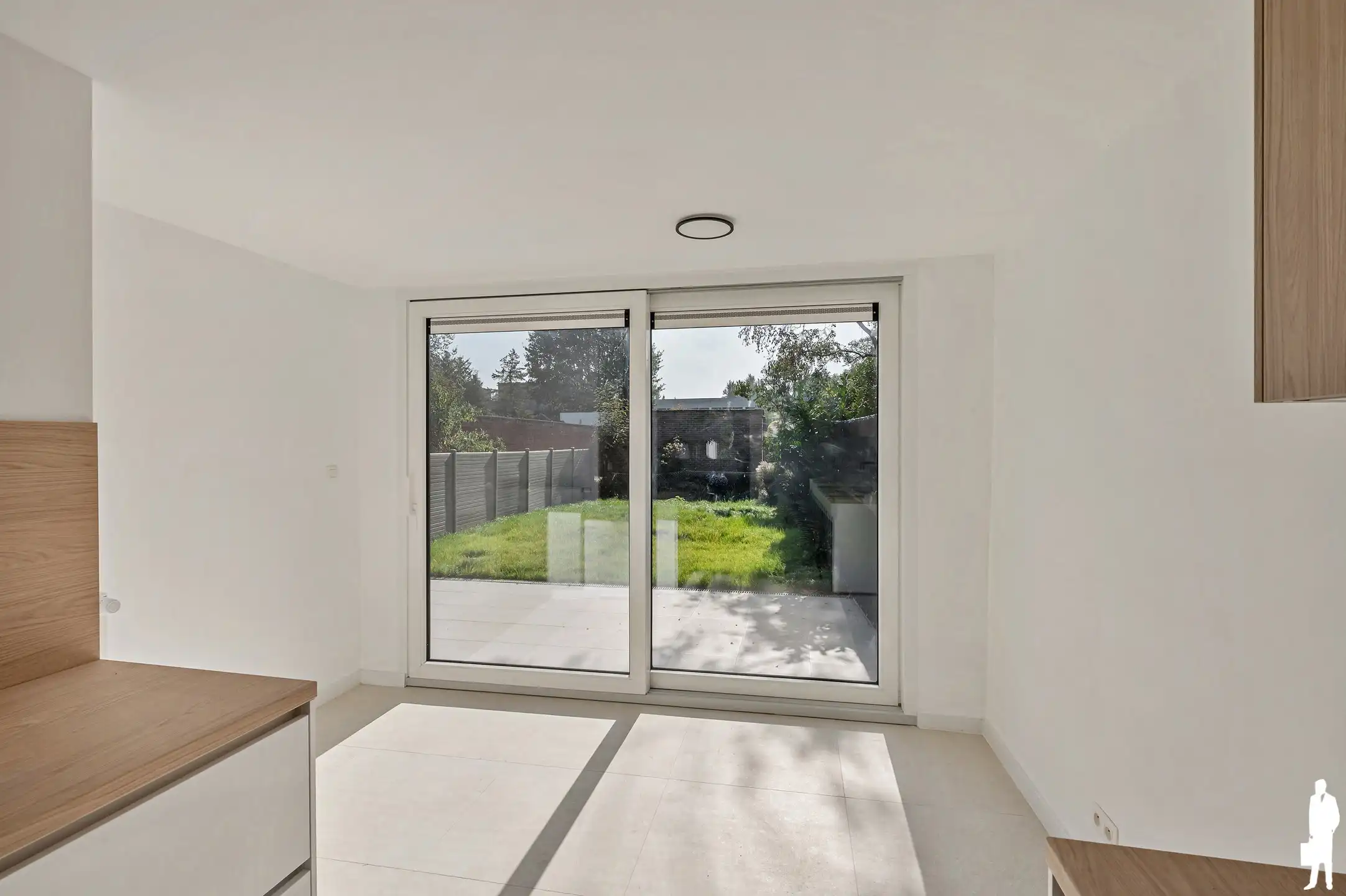 Volledig gerenoveerde en instapklare woning met zonnige tuin te Brasschaat! foto 9