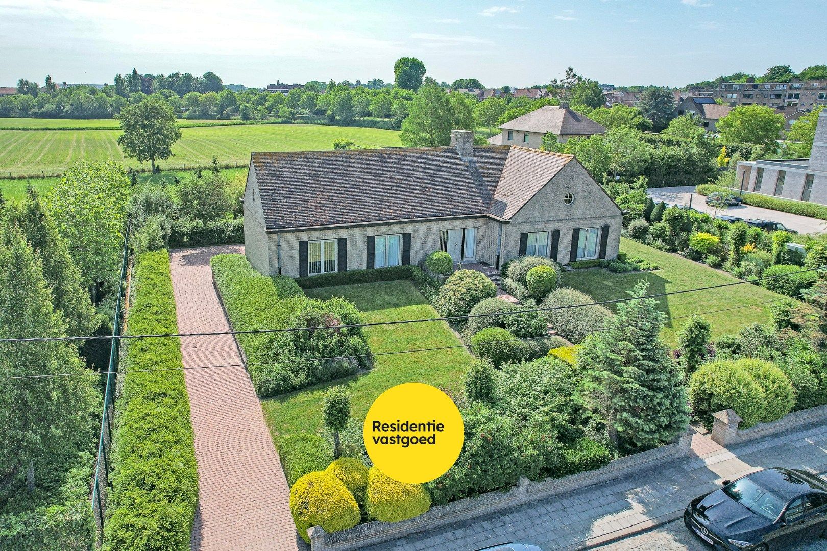 Ruime alleenstaande woning met grote tuin nabij centrum Diksmuide op 1681 m². foto 4