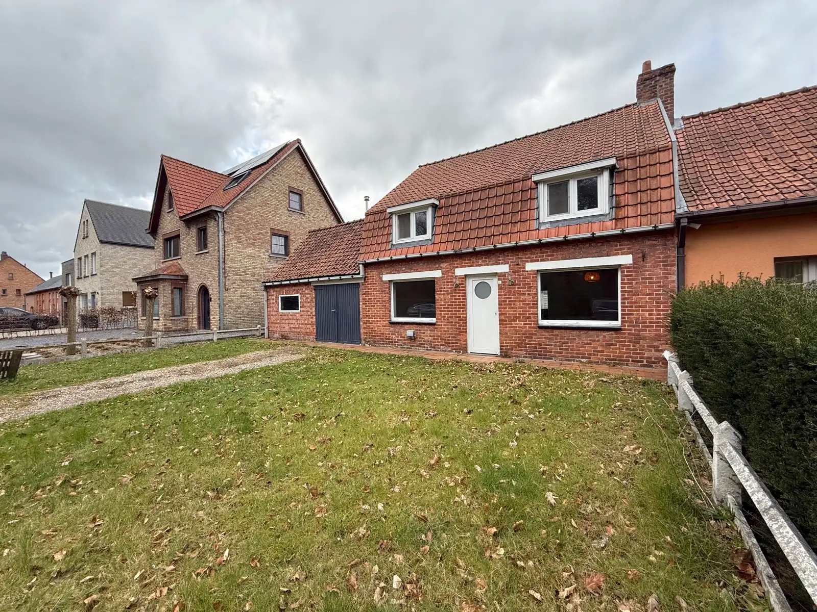 Te renoveren woning met 3 slaapkamers, garage en tuin foto 24