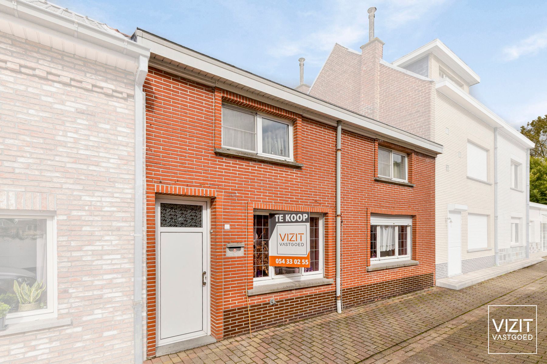 Te renoveren woonhuis met garage foto 1