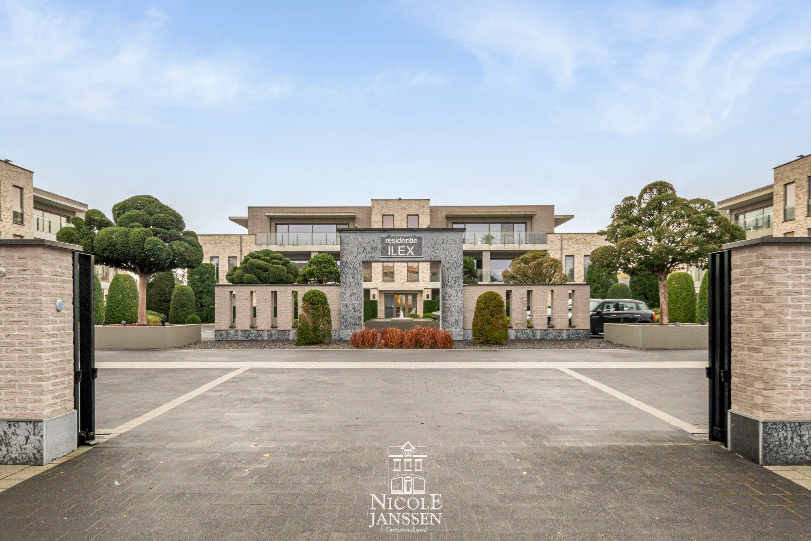 Exclusief penthouse met drie terrassen en vier garageboxen in de prachtige Residentie ILEX foto 2