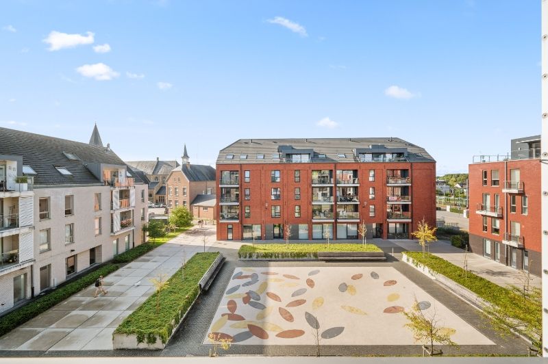Groot 2-slaapkamer appartement met overdekte staanplaats foto {{pictureIndex}}