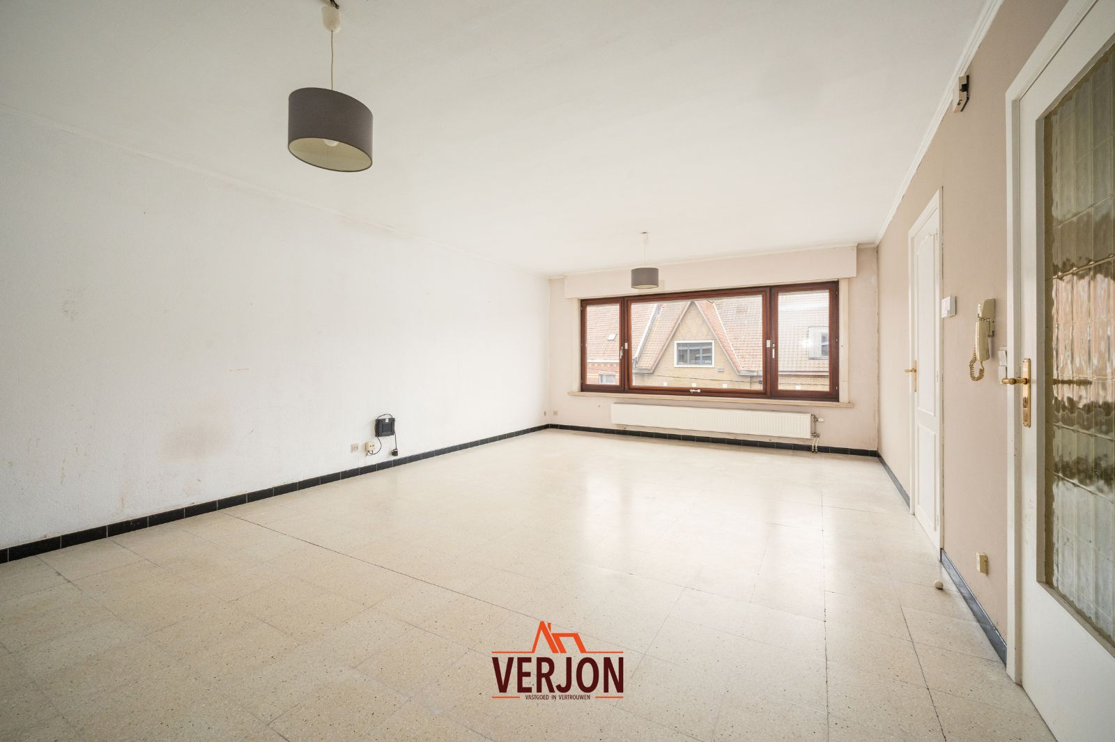 Centraal gelegen appartement met 3 slaapkamers! foto 2