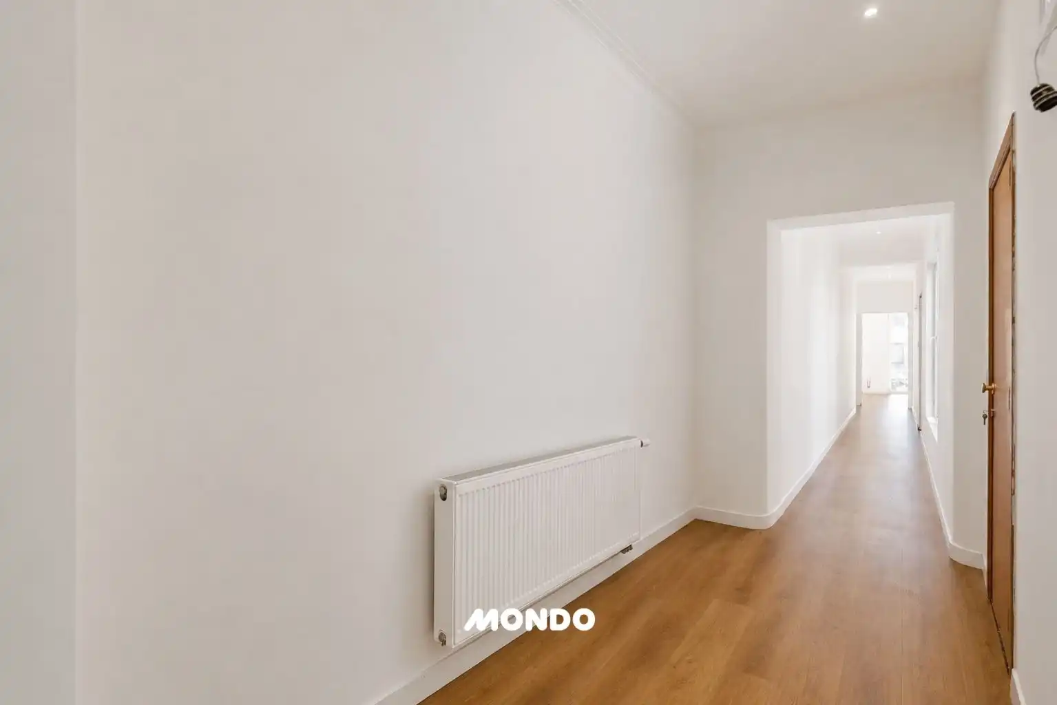 Gerenoveerd appartement met 2 slaapkamers! foto 8