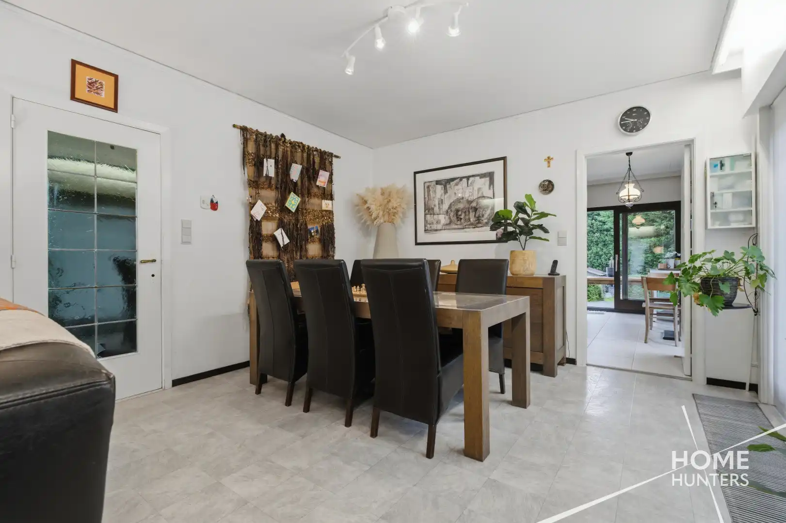 RUSTIG GELEGEN BUNGALOW MET RUIME TUIN EN VEELZIJDIGE KELDERRUIMTE foto 12