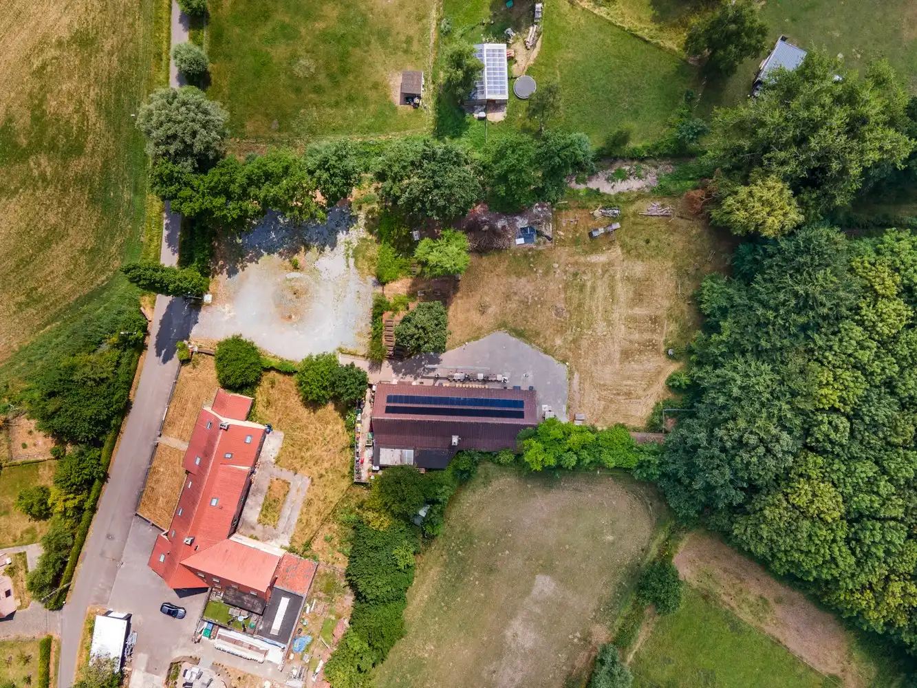 Landbouwgrond met gebouw op toplocatie in Emblem! foto 16