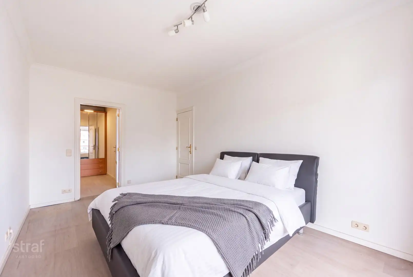 3 slaapkamerappartement met 2 terrassen op Linkeroever foto 7