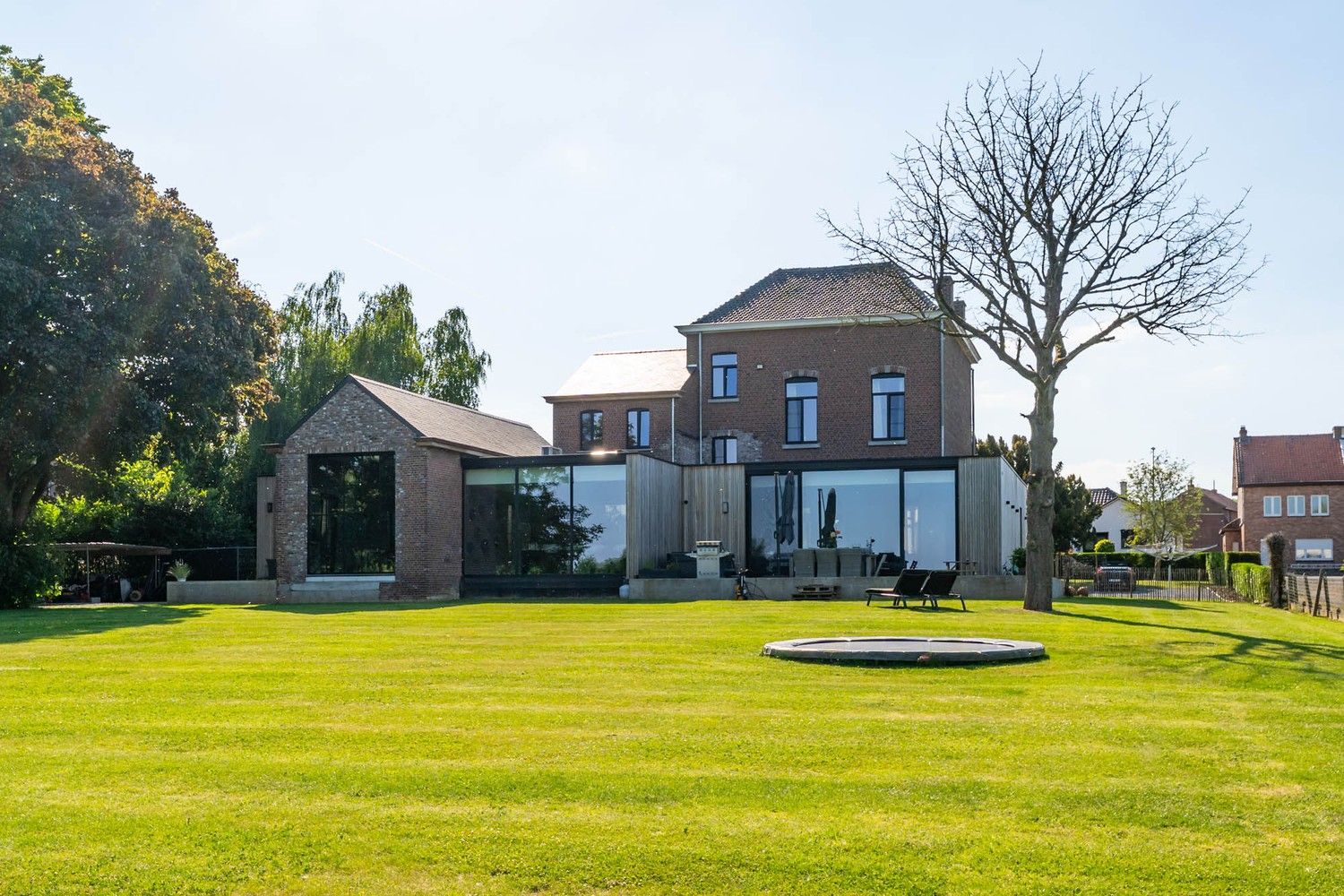 Karaktervol herenhuis met modern comfort in een groene, landelijke setting foto {{pictureIndex}}