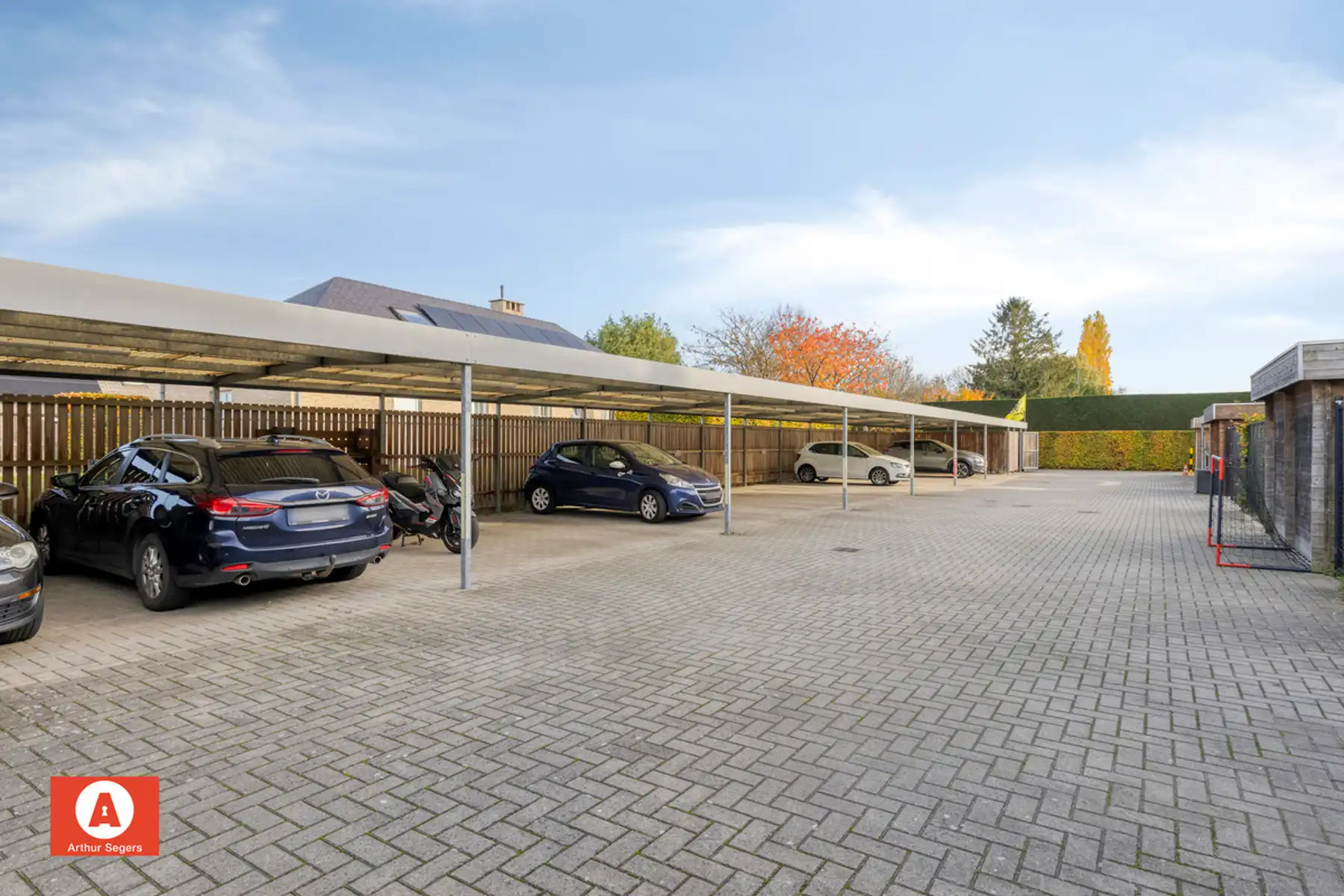 Recent Gelijkvloers appartement met tuin en parkeerplaats. foto 17