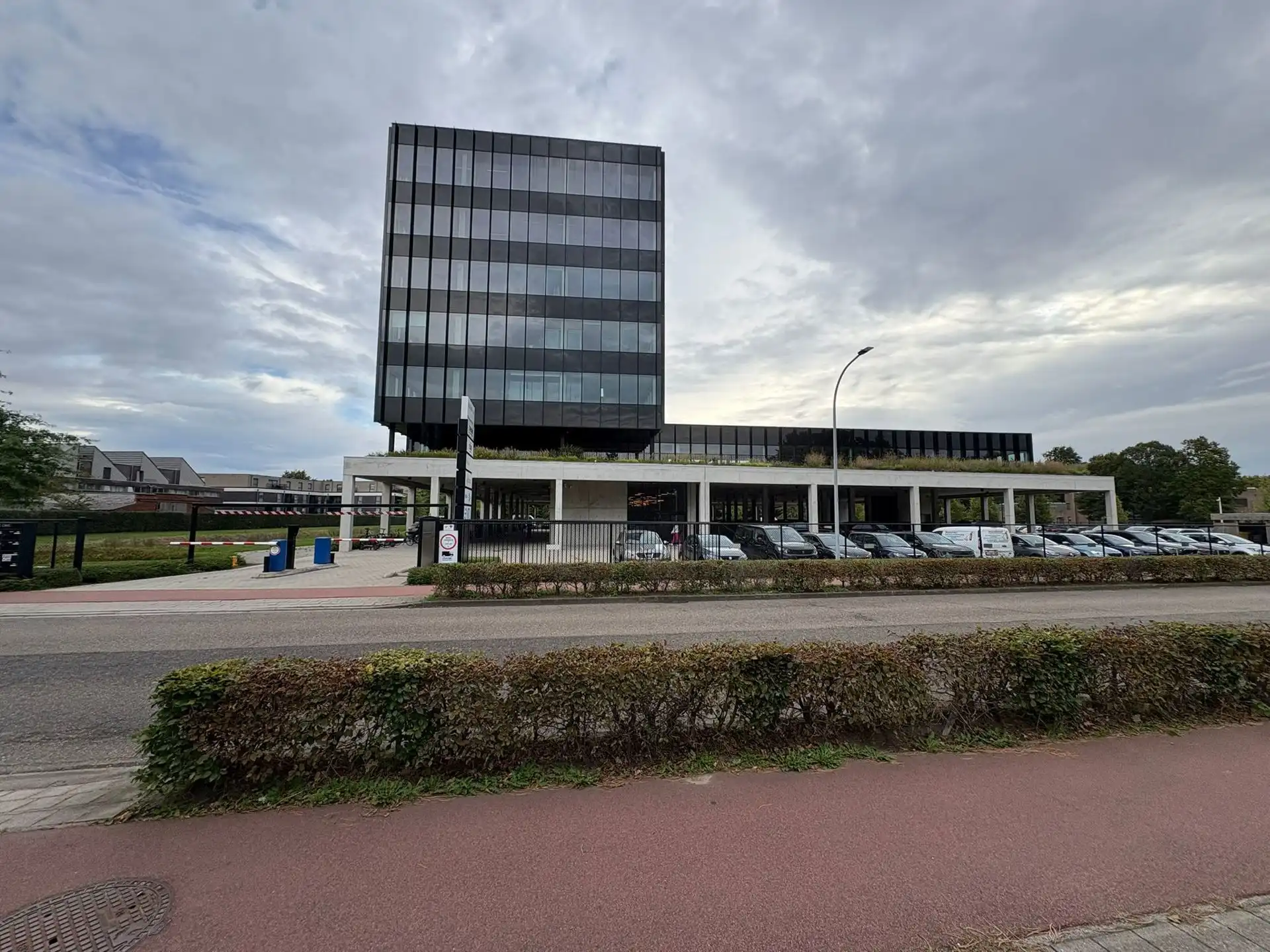 Kantoorgebouw "Square One" - kantoor 457m² te huur foto 10