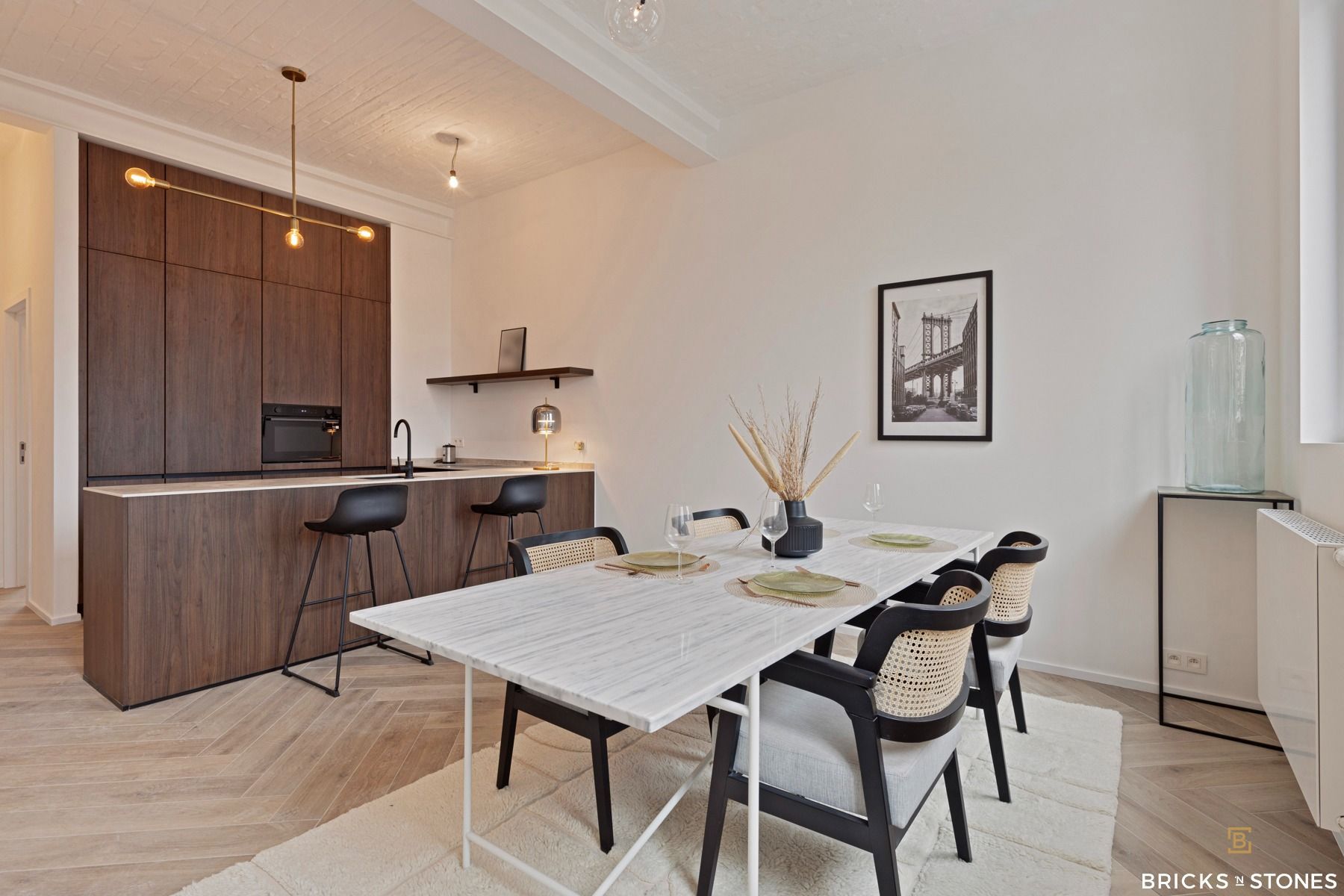 Luxueus gerenoveerd en bemeubeld 2-slaapkamer appartement  foto {{pictureIndex}}