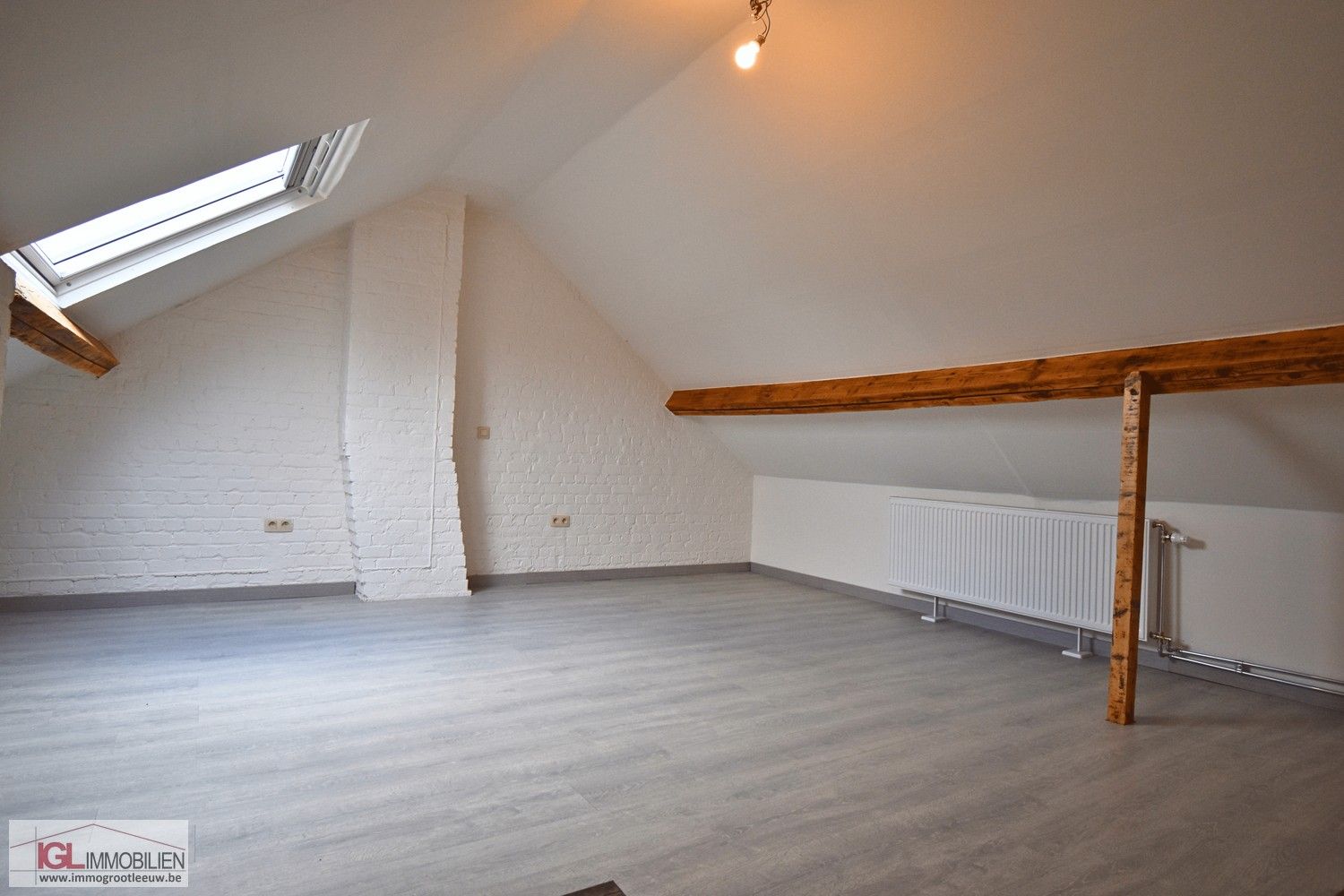 Smaakvol gerenoveerde woning met 3 slaapkamers, tuin en garage foto 17