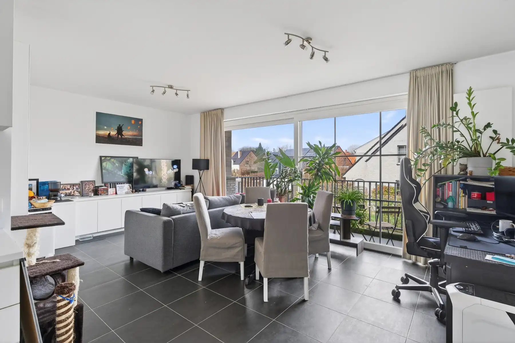 Lichtrijk appartement op centrale ligging te Dikkelvenne foto 5